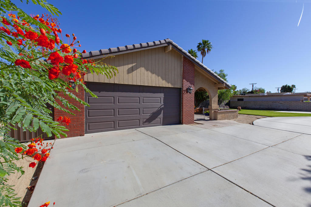 78620 Bottlebrush Drive