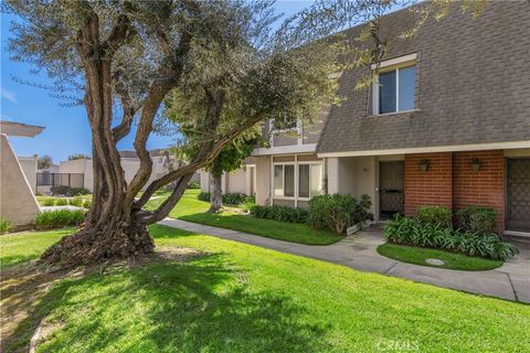 Photo of 2157 W Essex Circle Cir, Anaheim, CA 92804 (MLS # NP26001839)