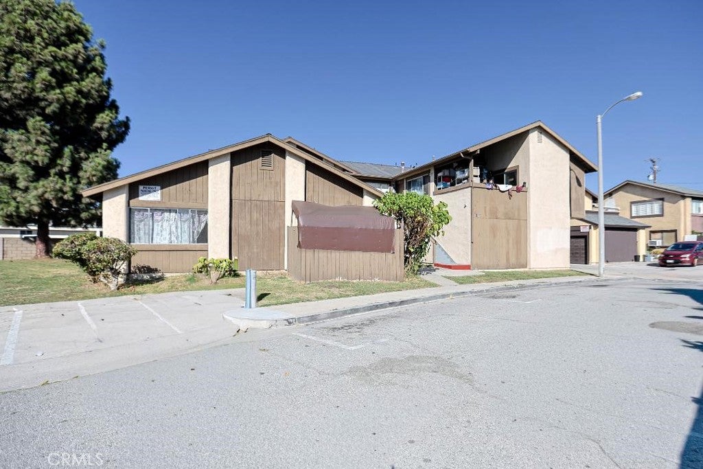 1031 W Central