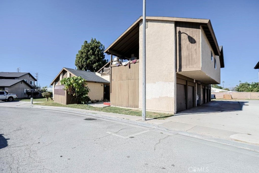 1031 W Central