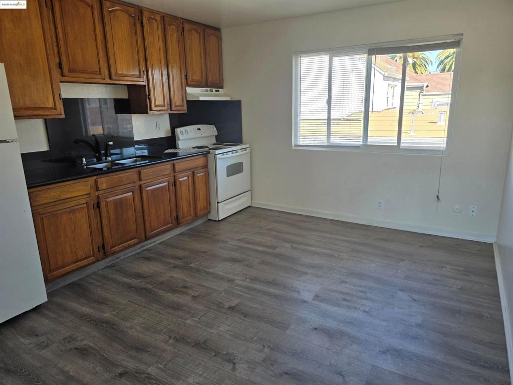 E OAKLAND - Residential Income