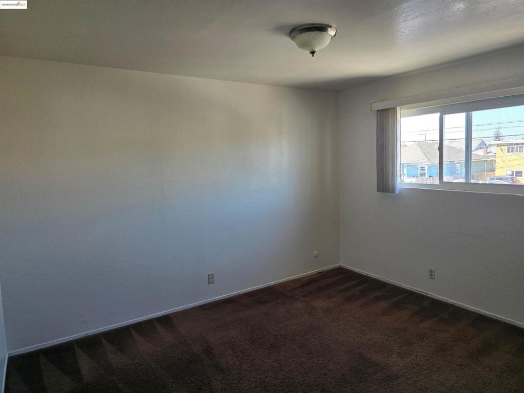 E OAKLAND - Residential Income