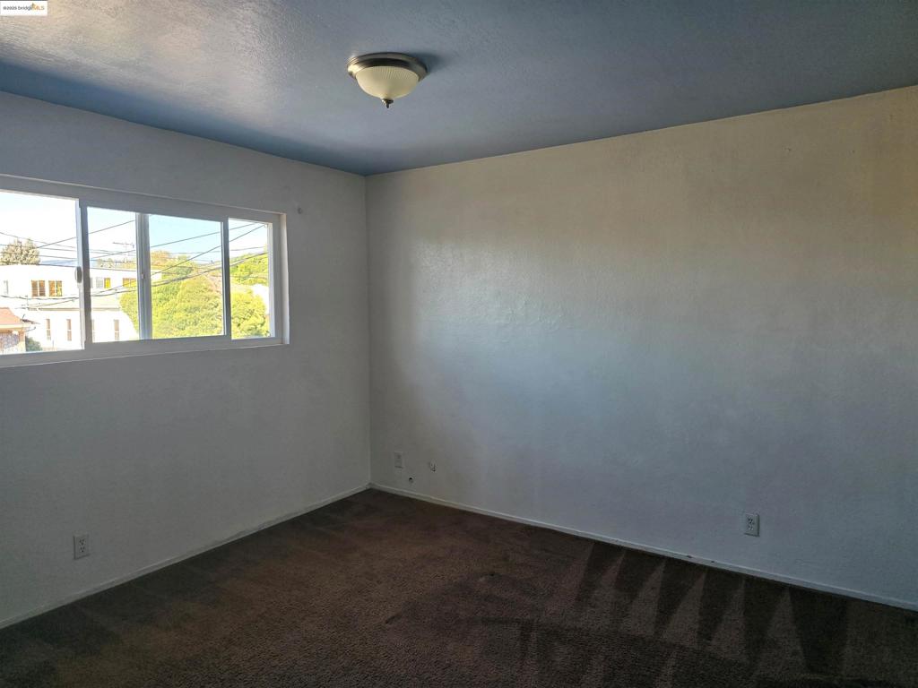 E OAKLAND - Residential Income