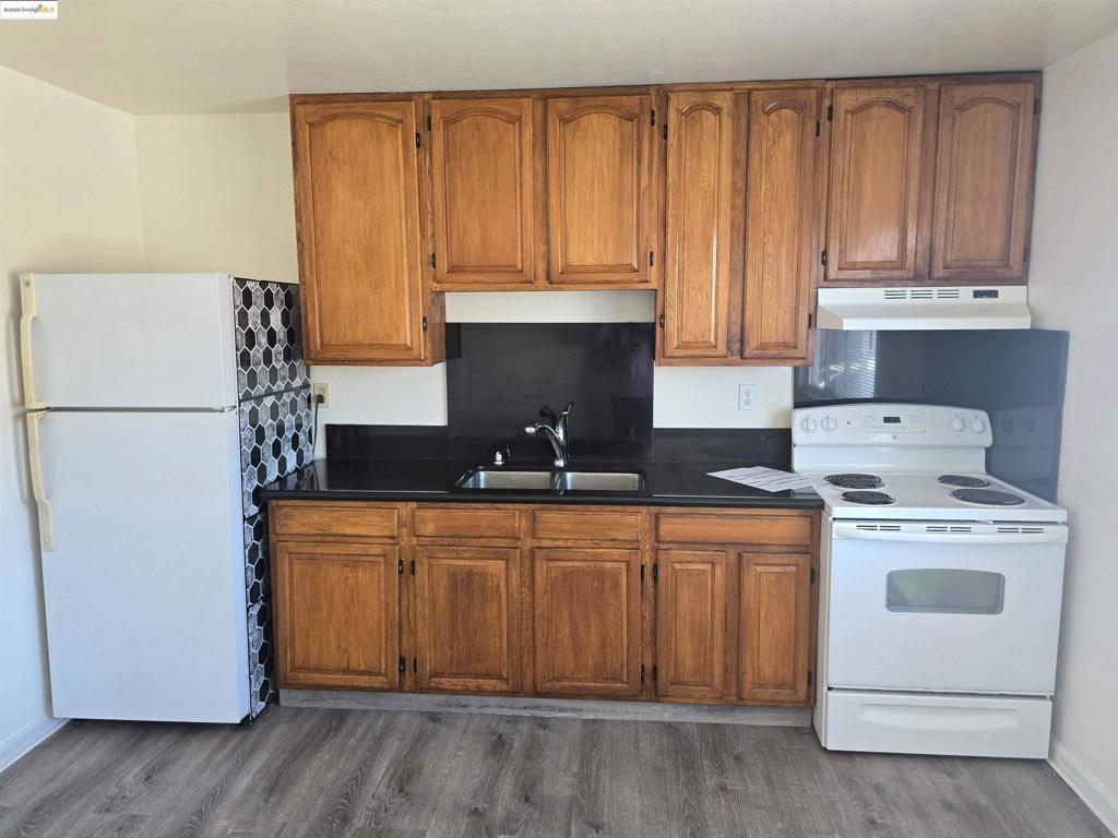E OAKLAND - Residential Income