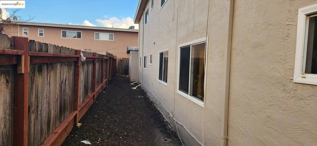 E OAKLAND - Residential Income