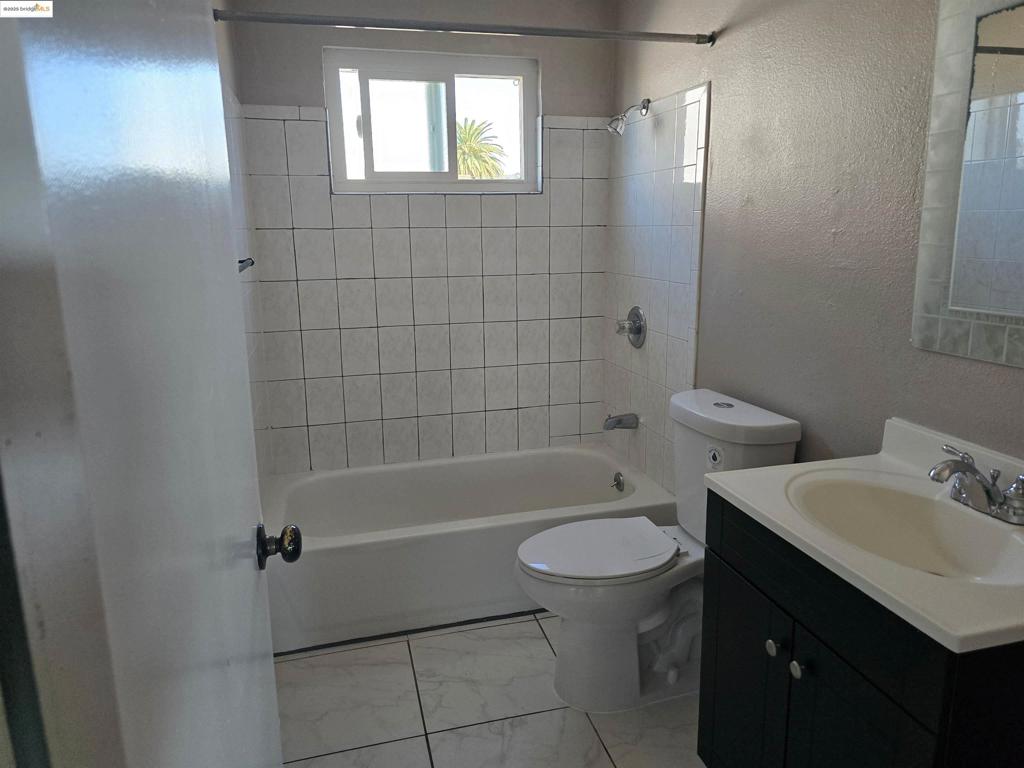 E OAKLAND - Residential Income