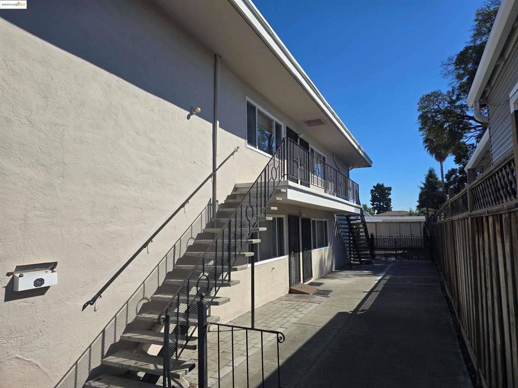 E OAKLAND - Residential Income