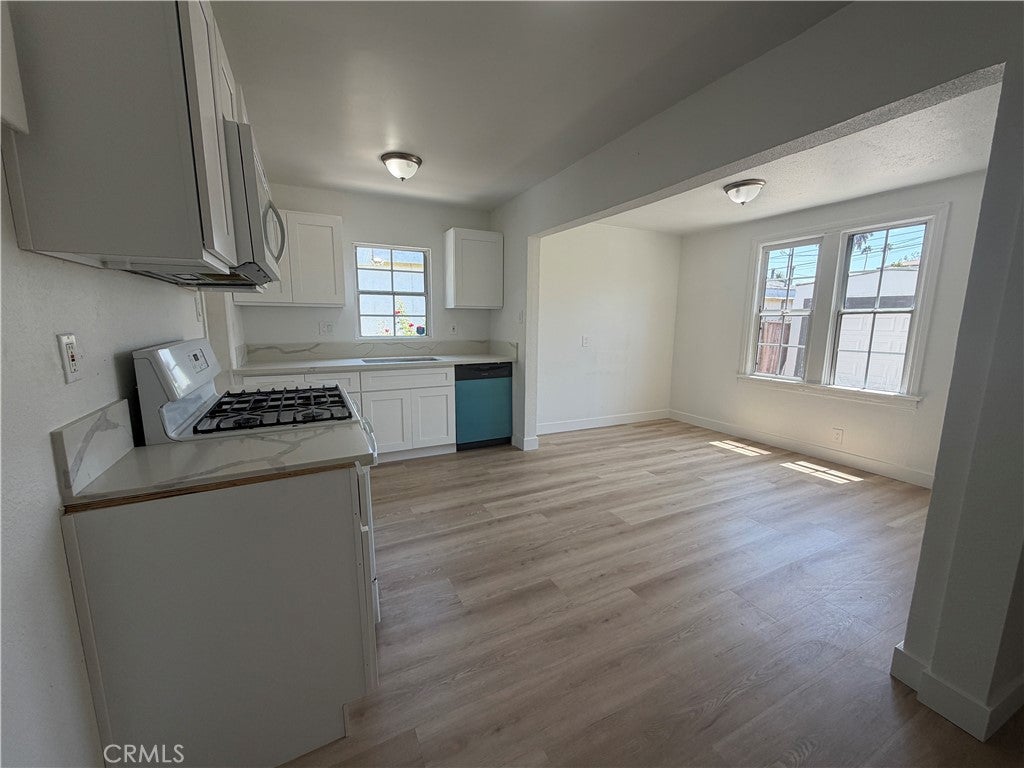 712 E 82nd