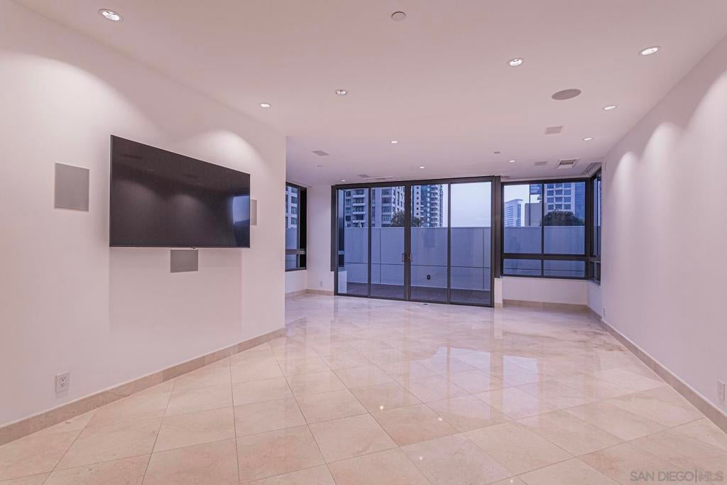 700 Front Street 501