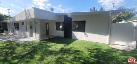 Photo of 18745 Lull Street, Reseda, CA 91335 (MLS # 26733057)