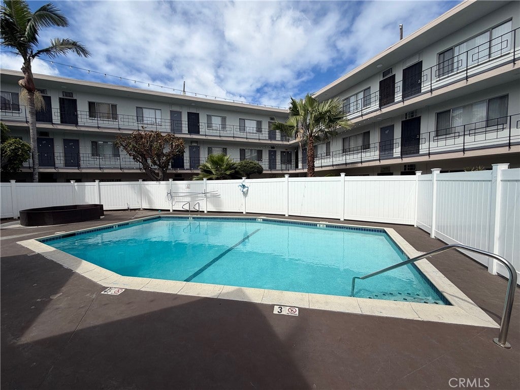 835 W Rosecrans Avenue