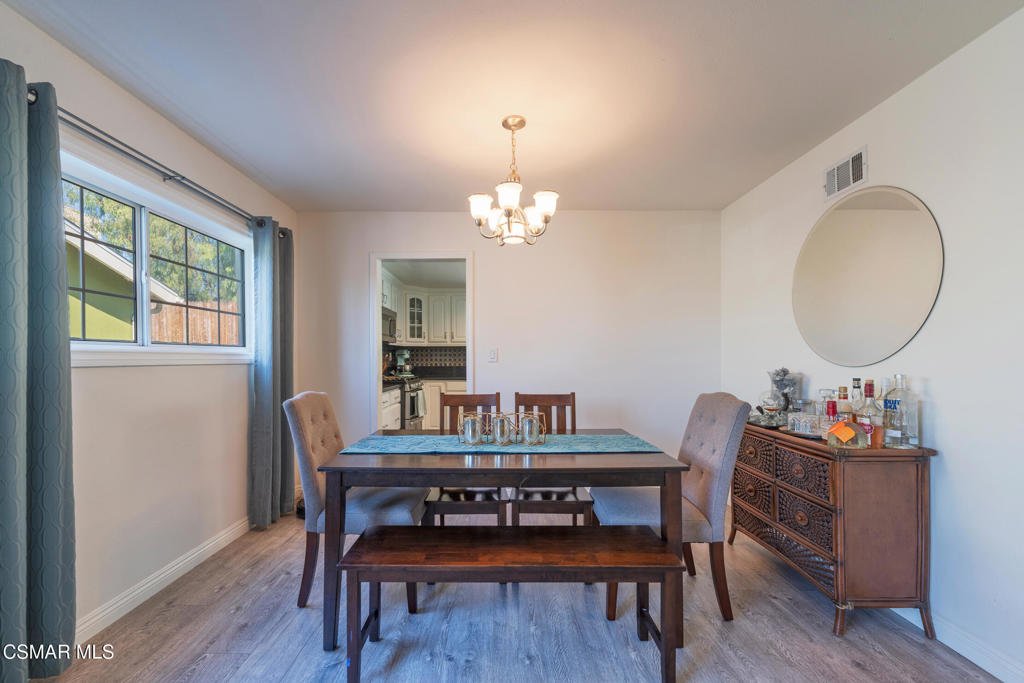 2517 E Phyllis Street