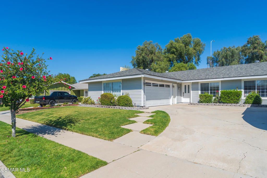 Photo of 2517 E Phyllis Street, Simi Valley, CA 93065 (MLS # 226001044)