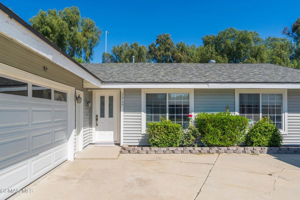 Photo of 2517 E Phyllis Street, Simi Valley, CA 93065 (MLS # 226001044)