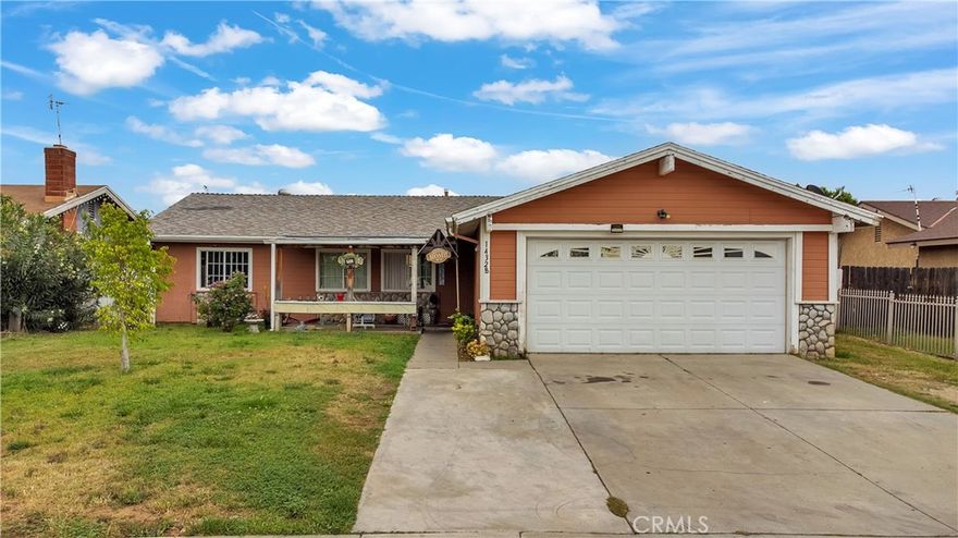 4 Bedrooms, 2 Bathrooms,  perfect for first time homebuyers, near shopping and freeways,