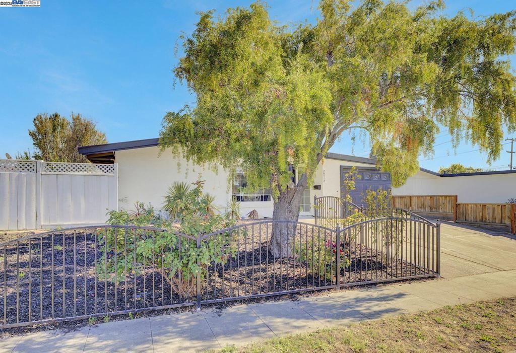 HAYWARD - Residential