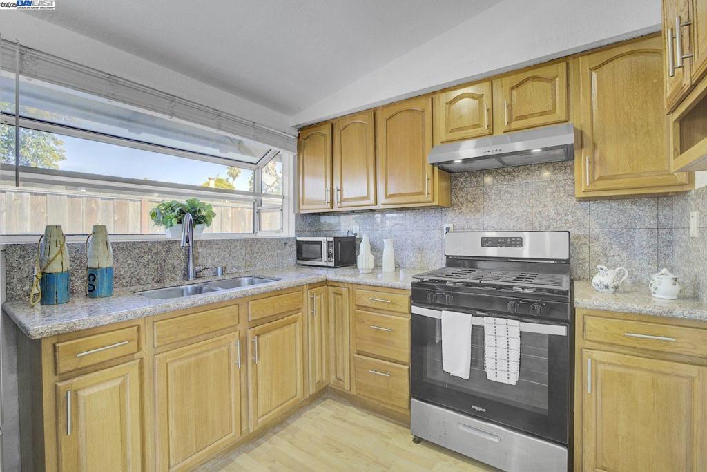 HAYWARD - Residential
