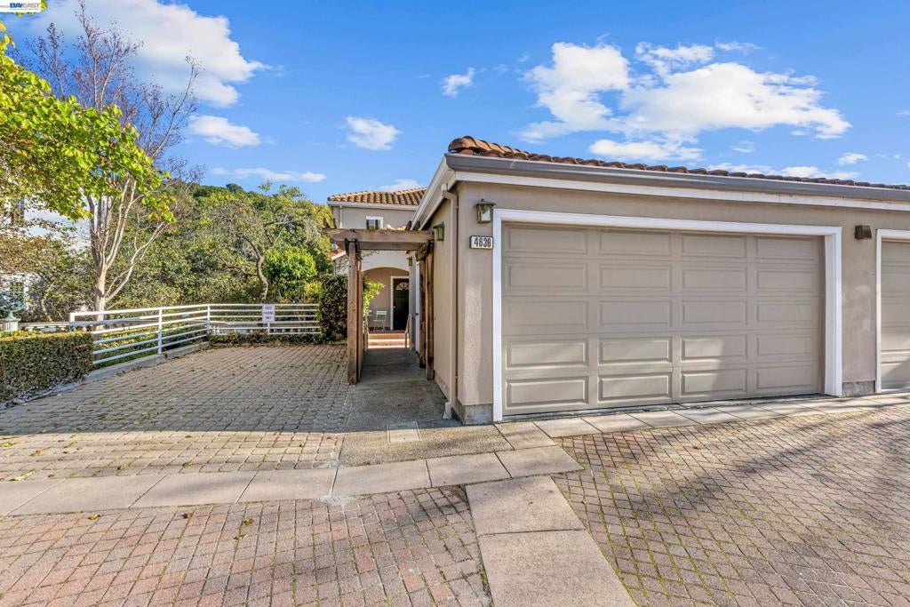 4636 Redwood Rd Rd, Oakland CA 94619