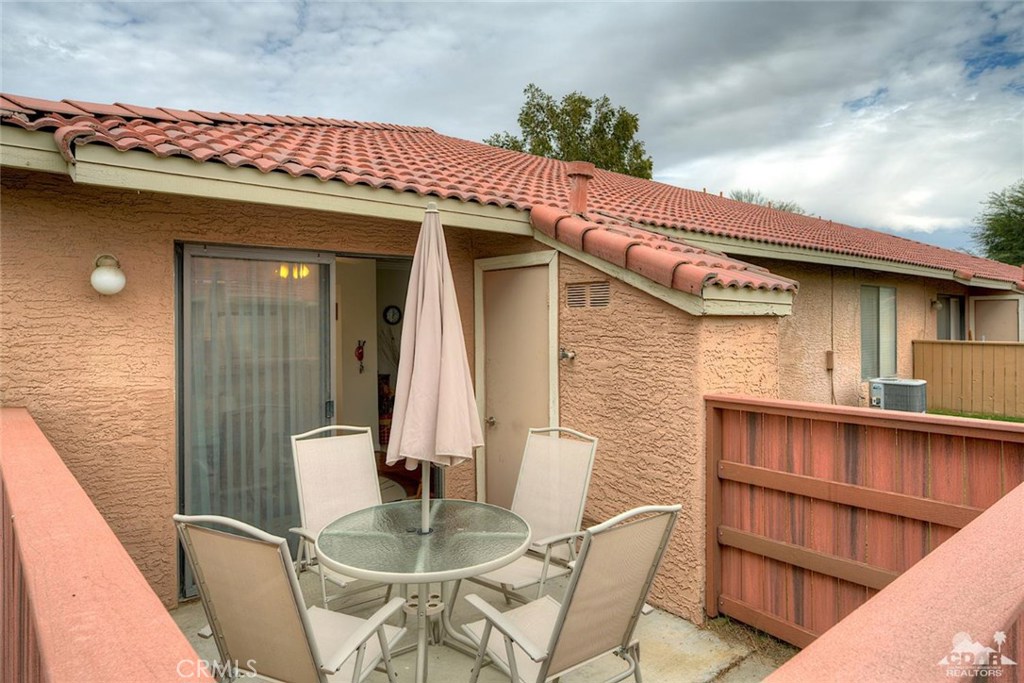 Palm Lakes - Residential