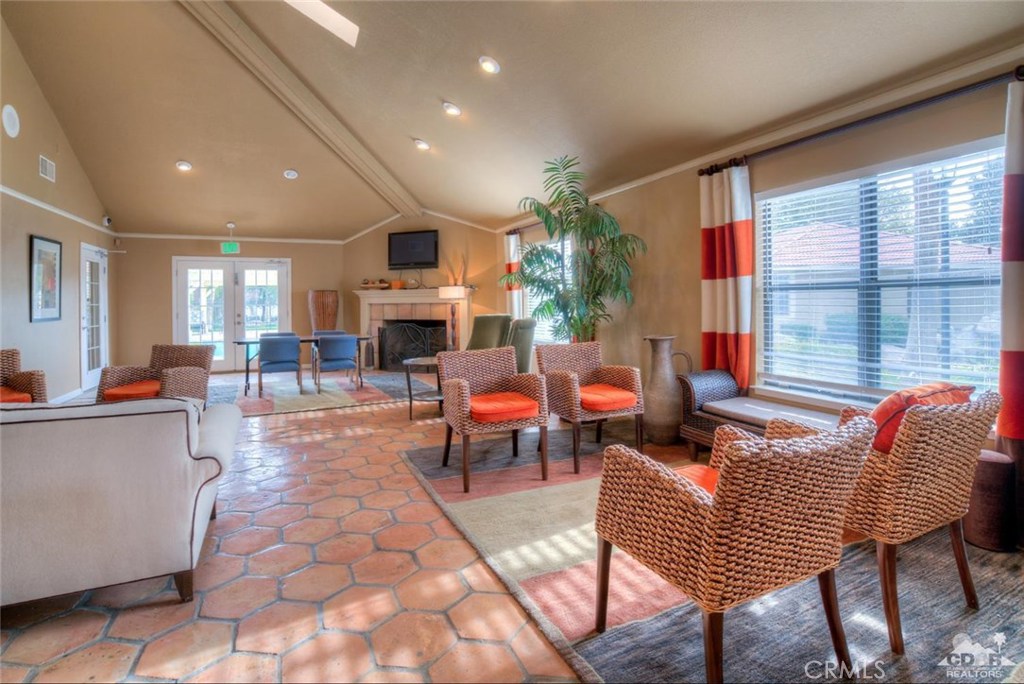 Palm Lakes - Residential