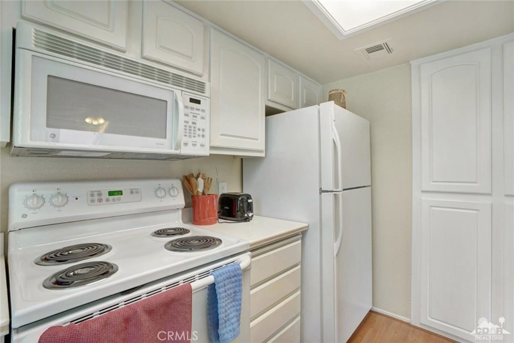 Palm Lakes - Residential