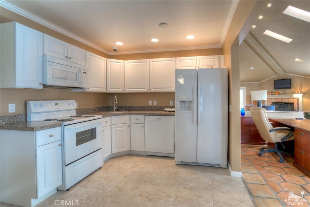 Palm Lakes - Residential