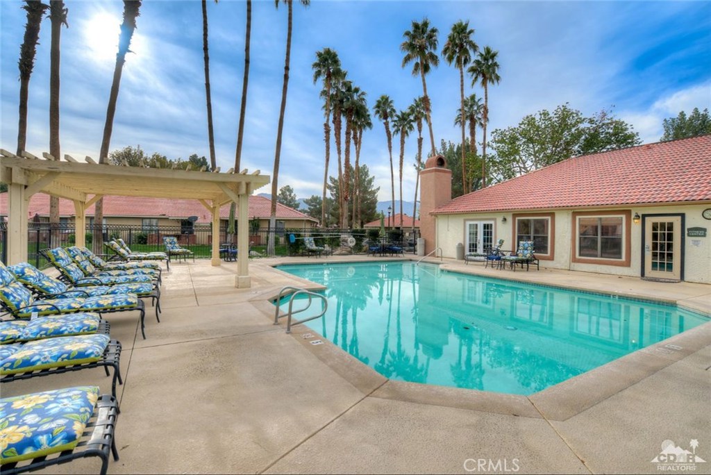 Palm Lakes - Residential