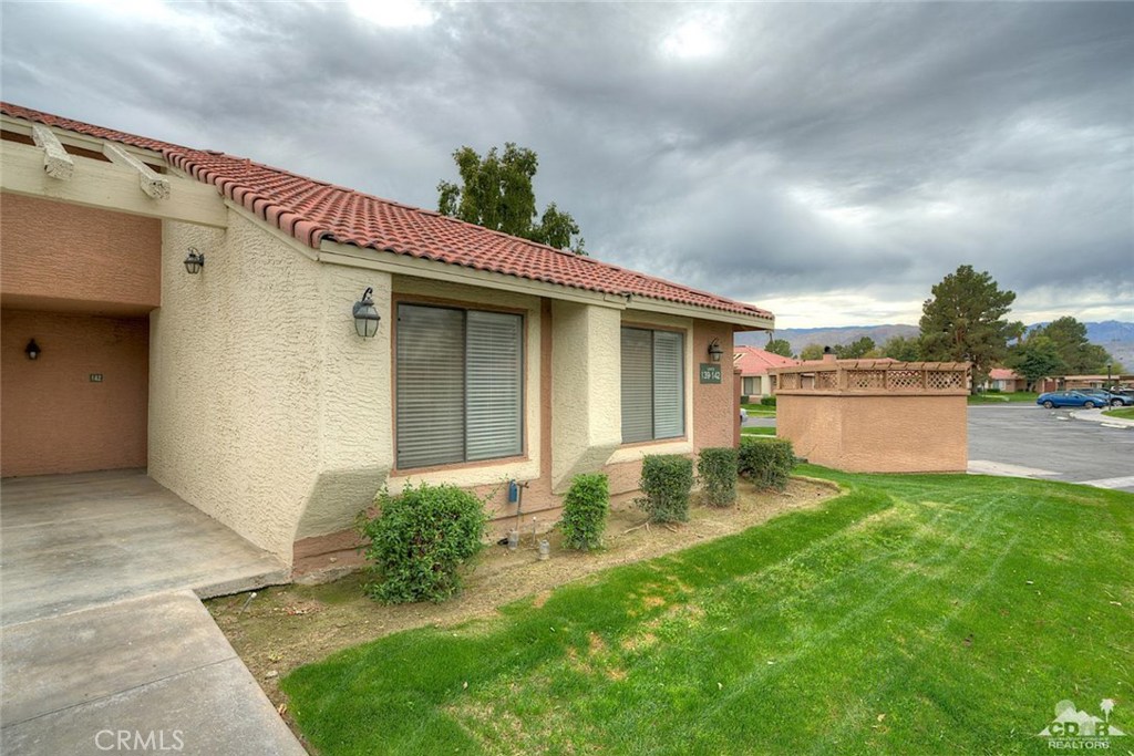 Palm Lakes - Residential