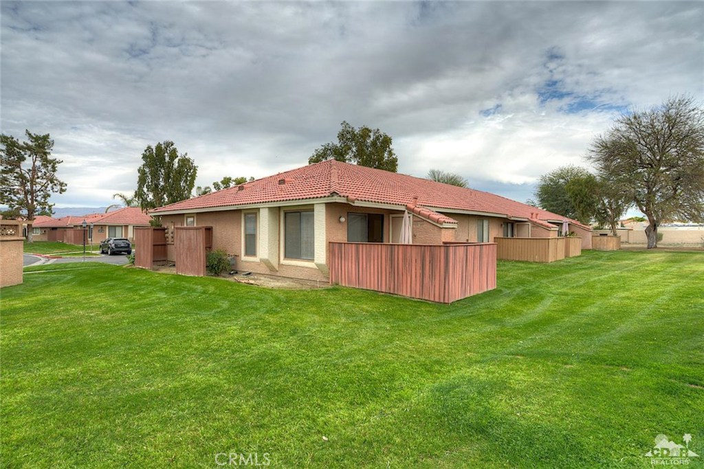 Palm Lakes - Residential