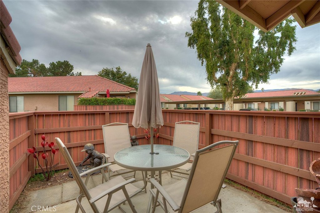 Palm Lakes - Residential