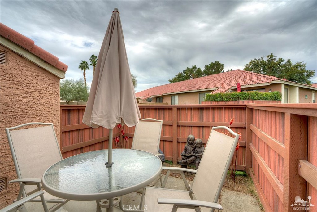 Palm Lakes - Residential