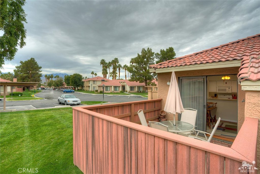 Palm Lakes - Residential