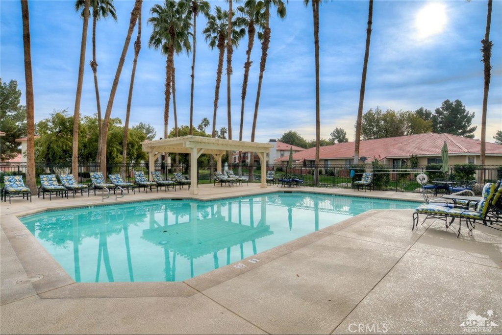 Palm Lakes - Residential