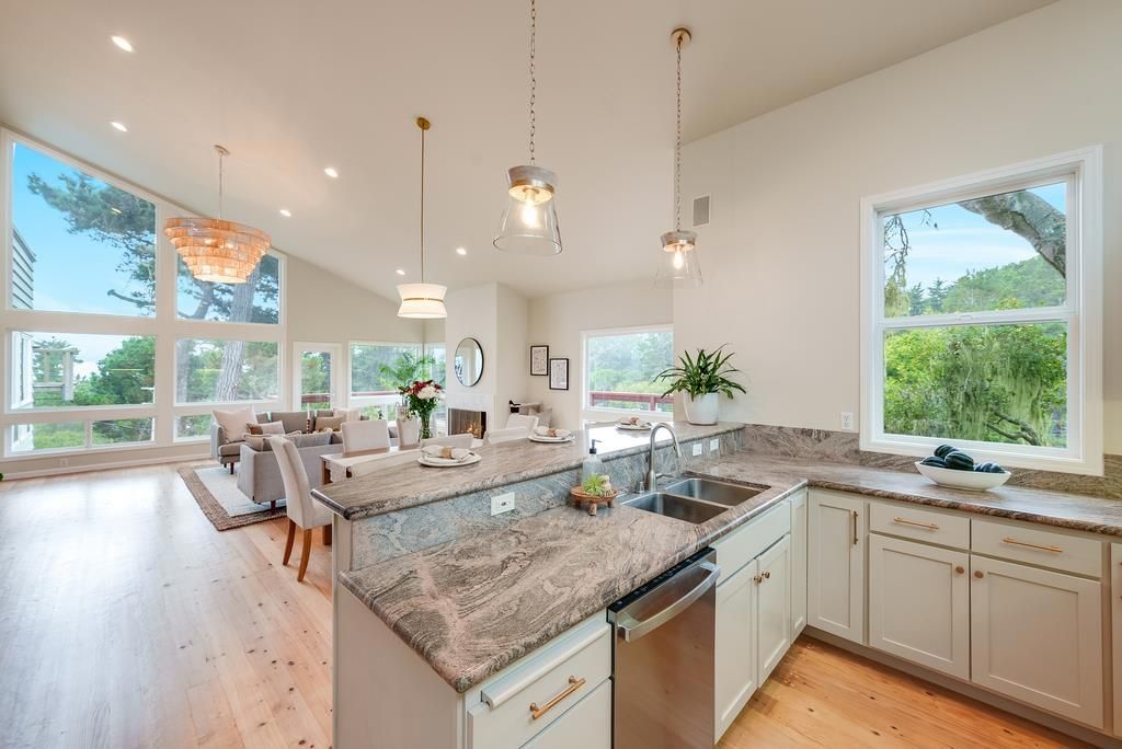 Photo of 8 Cresta Way, Watsonville, CA 95076 (MLS # ML82025704)