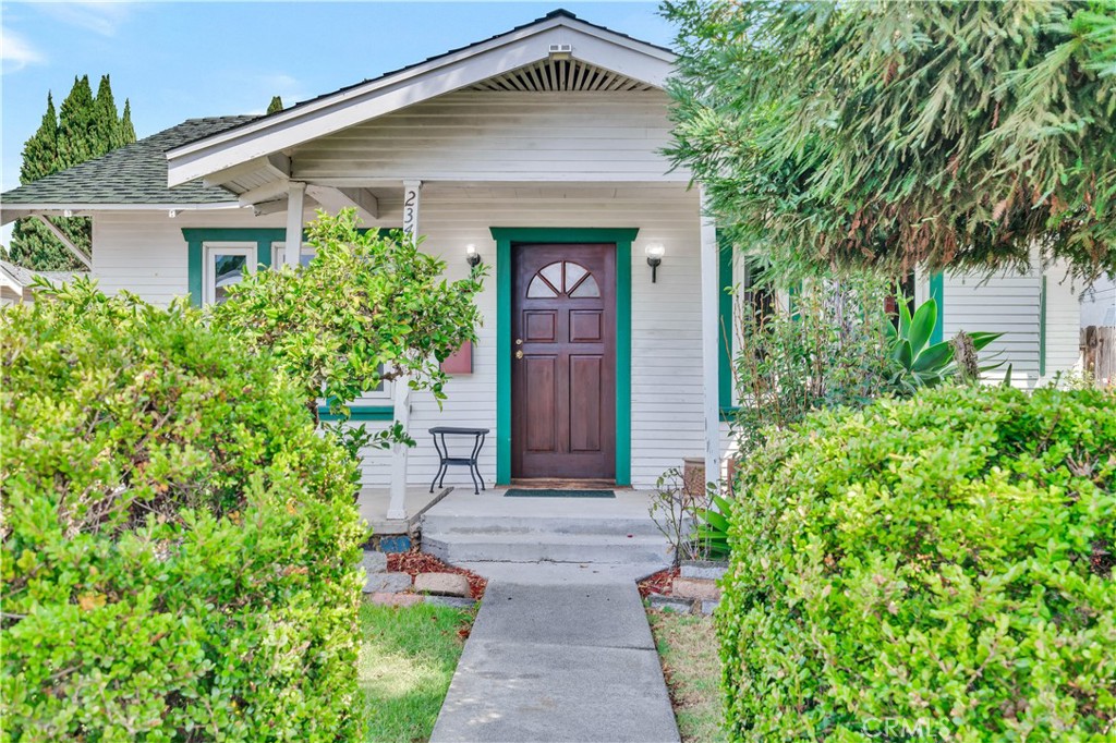 Great opportunity to own in beautiful and vibrant Lomita - South Bay area. Generous lot in a small quiet street and short drive to the beach! Easy access to main streets and multiple freeways. Centrally located to main shopping centers, multiple restaurants, entertainment options and award-winning Hospitals. First time buyers or anyone looking for a large lot with potential for ADU (check with city for the possibilities) or adding on main house. Come with the vision and create the house you love! House has a simple easy floor plan. Beautiful Pine tree out front, several stablished fruit trees throughout.
House being sold as is, seller will not fix anything. BEST PRICED SINGLE FAMILY RESIDENCE IN LOMITA !!