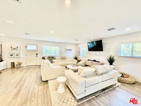 Tiny photo for 2850 Delaware Avenue, Santa Monica, CA 90404 (MLS # 26666177)