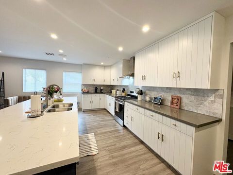 Tiny photo for 2850 Delaware Avenue, Santa Monica, CA 90404 (MLS # 26666177)