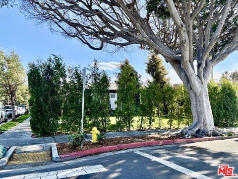 Photo of 2850 Delaware Avenue, Santa Monica, CA 90404 (MLS # 26666177)