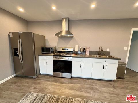 Tiny photo for 2850 Delaware Avenue, Santa Monica, CA 90404 (MLS # 26666177)