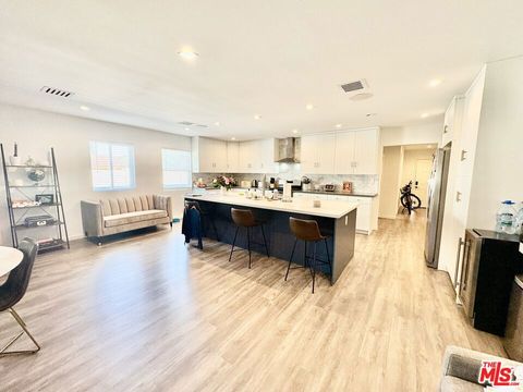 Tiny photo for 2850 Delaware Avenue, Santa Monica, CA 90404 (MLS # 26666177)