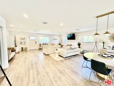 Tiny photo for 2850 Delaware Avenue, Santa Monica, CA 90404 (MLS # 26666177)