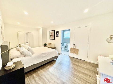 Tiny photo for 2850 Delaware Avenue, Santa Monica, CA 90404 (MLS # 26666177)