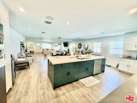 Tiny photo for 2850 Delaware Avenue, Santa Monica, CA 90404 (MLS # 26666177)
