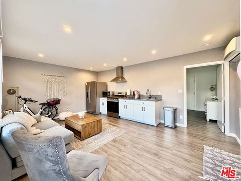Tiny photo for 2850 Delaware Avenue, Santa Monica, CA 90404 (MLS # 26666177)