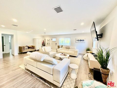 Tiny photo for 2850 Delaware Avenue, Santa Monica, CA 90404 (MLS # 26666177)