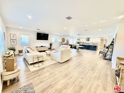 Tiny photo for 2850 Delaware Avenue, Santa Monica, CA 90404 (MLS # 26666177)