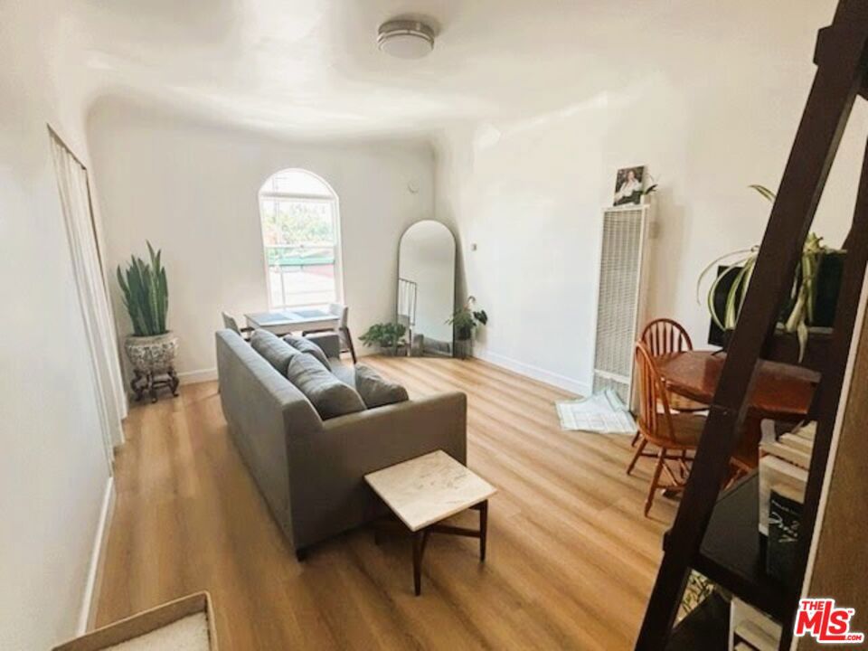 2109 1/2 W 54th Street