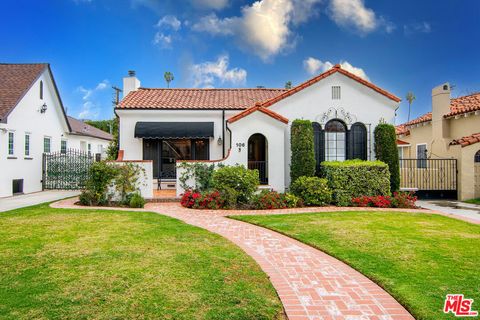 Photo of 106 N Citrus Avenue, Los Angeles, CA 90036 (MLS # 25631775)