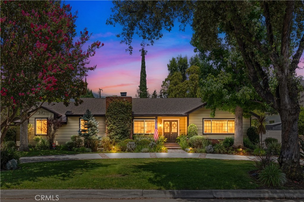 135 E Las Flores Ave