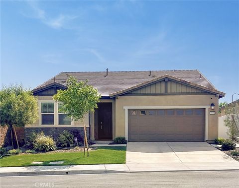 Photo of 2528 Yellowstone Way, Rialto, CA 92377 (MLS # CV26076331)
